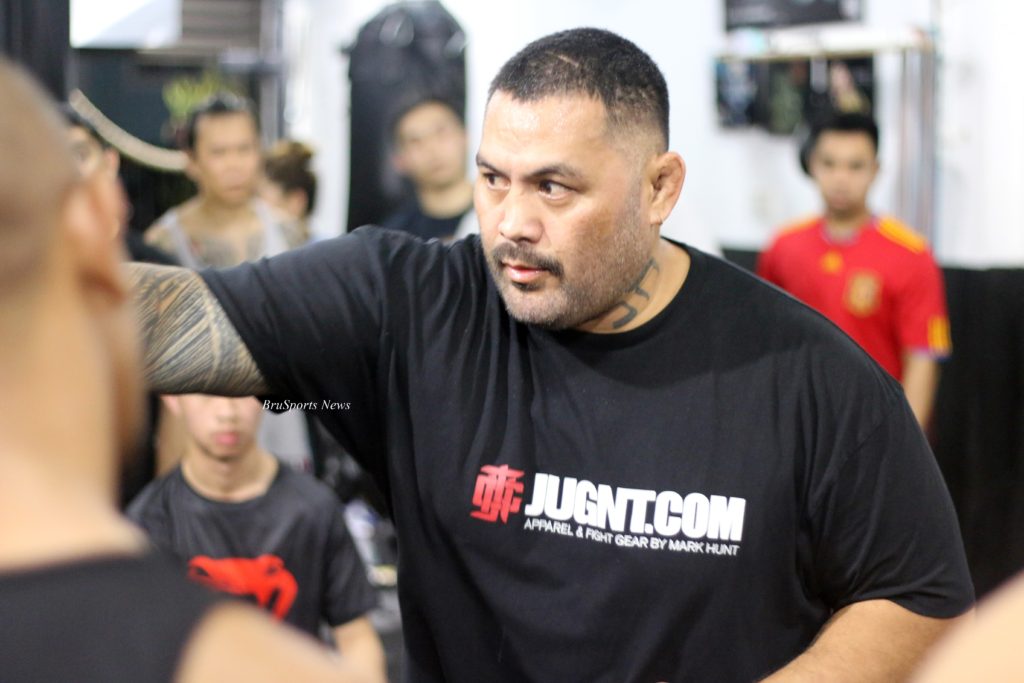 Mark Hunt's Blonde Hair: A Tribute to the "Super Samoan's" Signature Look - wide 2