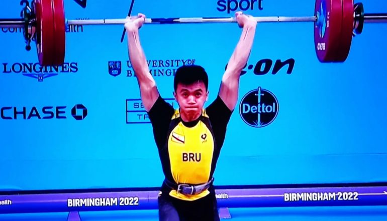Nashrul lifts to new record